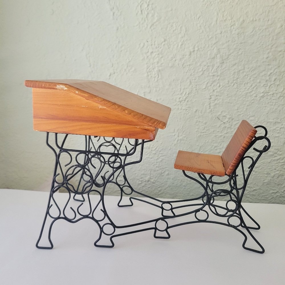 18" American Dolls Our Generation Size Old Fashioned School Desk Wood Metal Wire